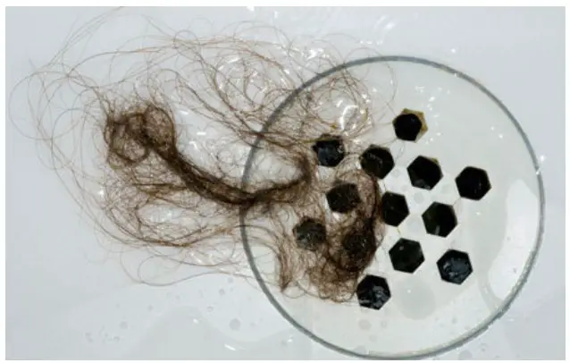 Do hot showers cause Hair loss in the plughole of shower recess