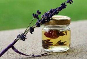 How to Use Essential Oils For Hair Growth